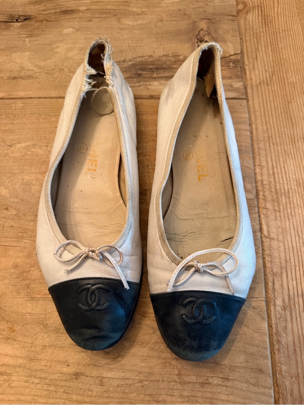 CHANEL Two-Tone Beige and Black Cap-Toe Ballet Flats